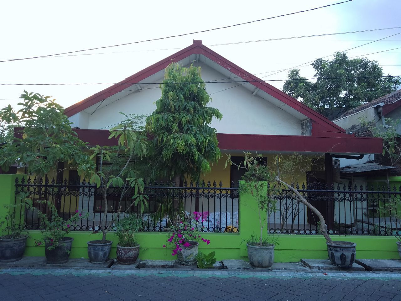 Dijual Rumah Luas dan Nyaman Lokasi Simo Sidomulyo Surabaya Barat - Image 1