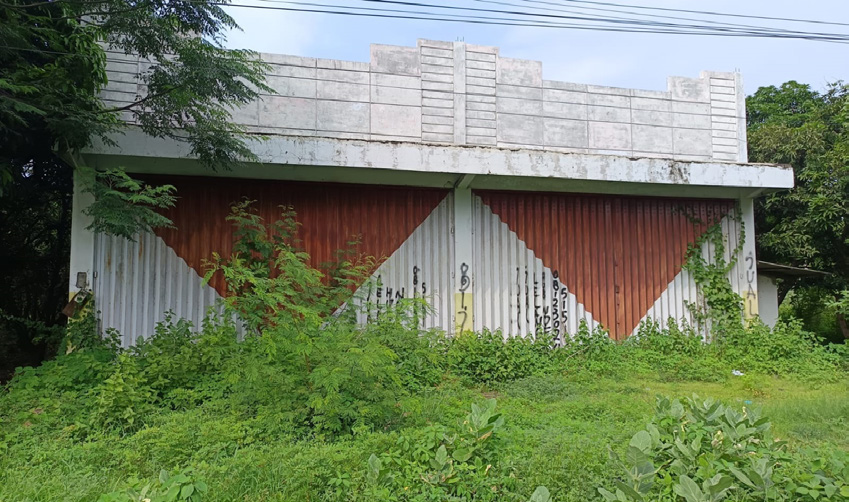 Dijual Lelang Rumah dengan Halaman Luas Dekat Pantura di Situbondo - Image 1