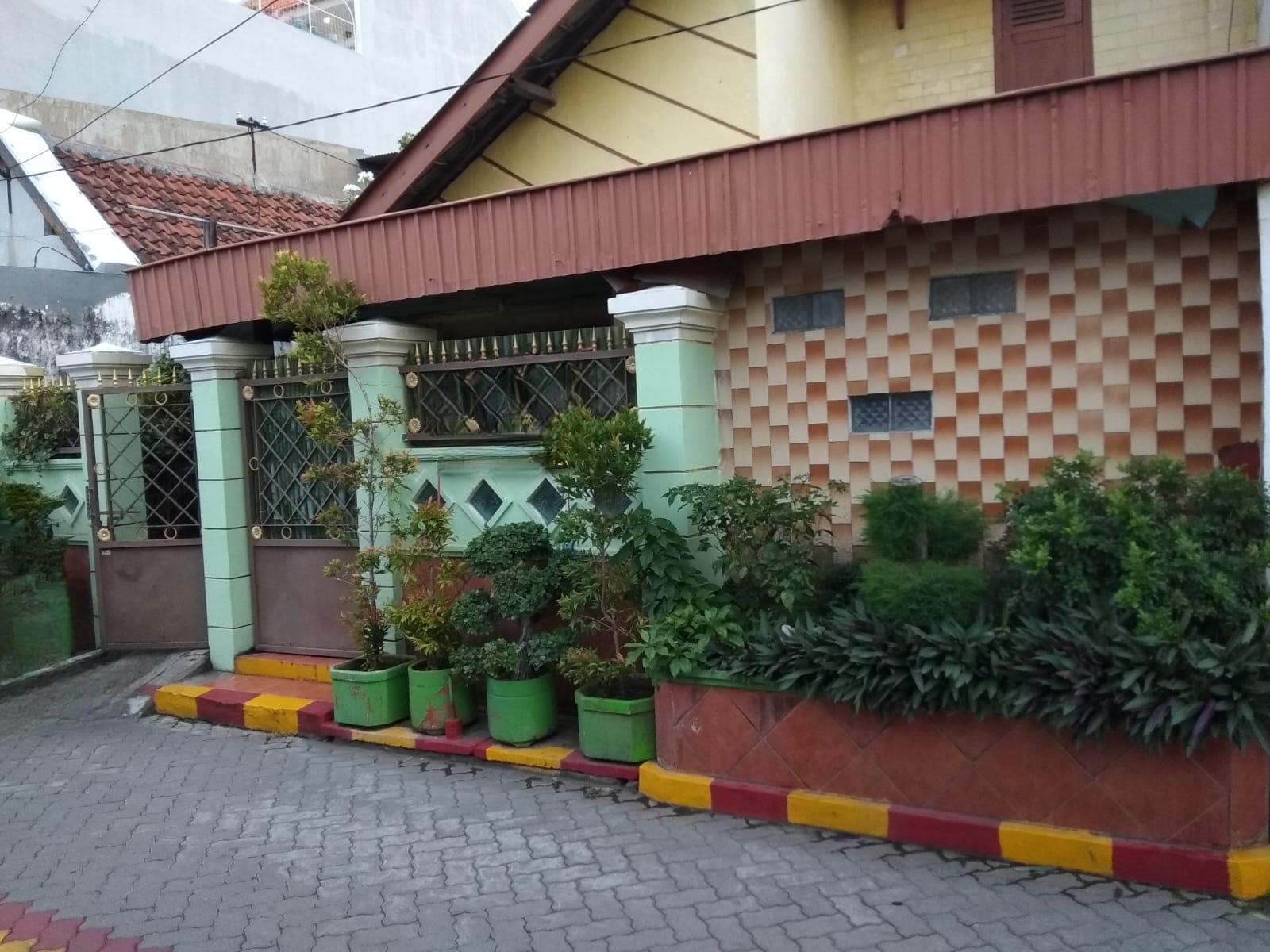 Rumah Nyaman Dijual di Petemon Sidomulyo Surabaya Barat Lokasi Strategis - Image 1
