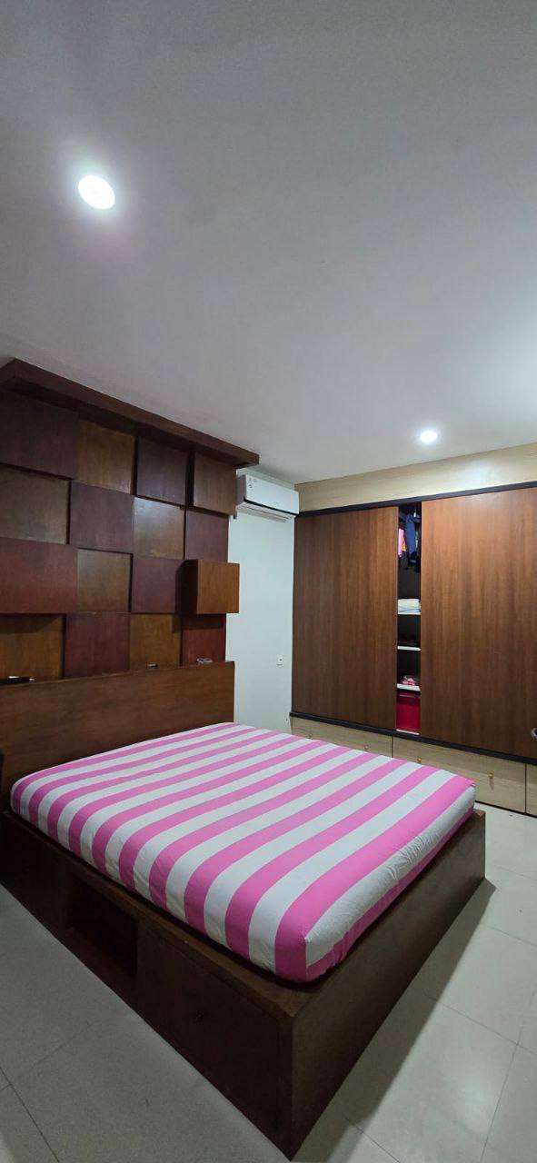 Rumah Full Furnish Dijual Nyaman Strategis Citraland The Greenlake Surabaya Barat - Thumbnail 2