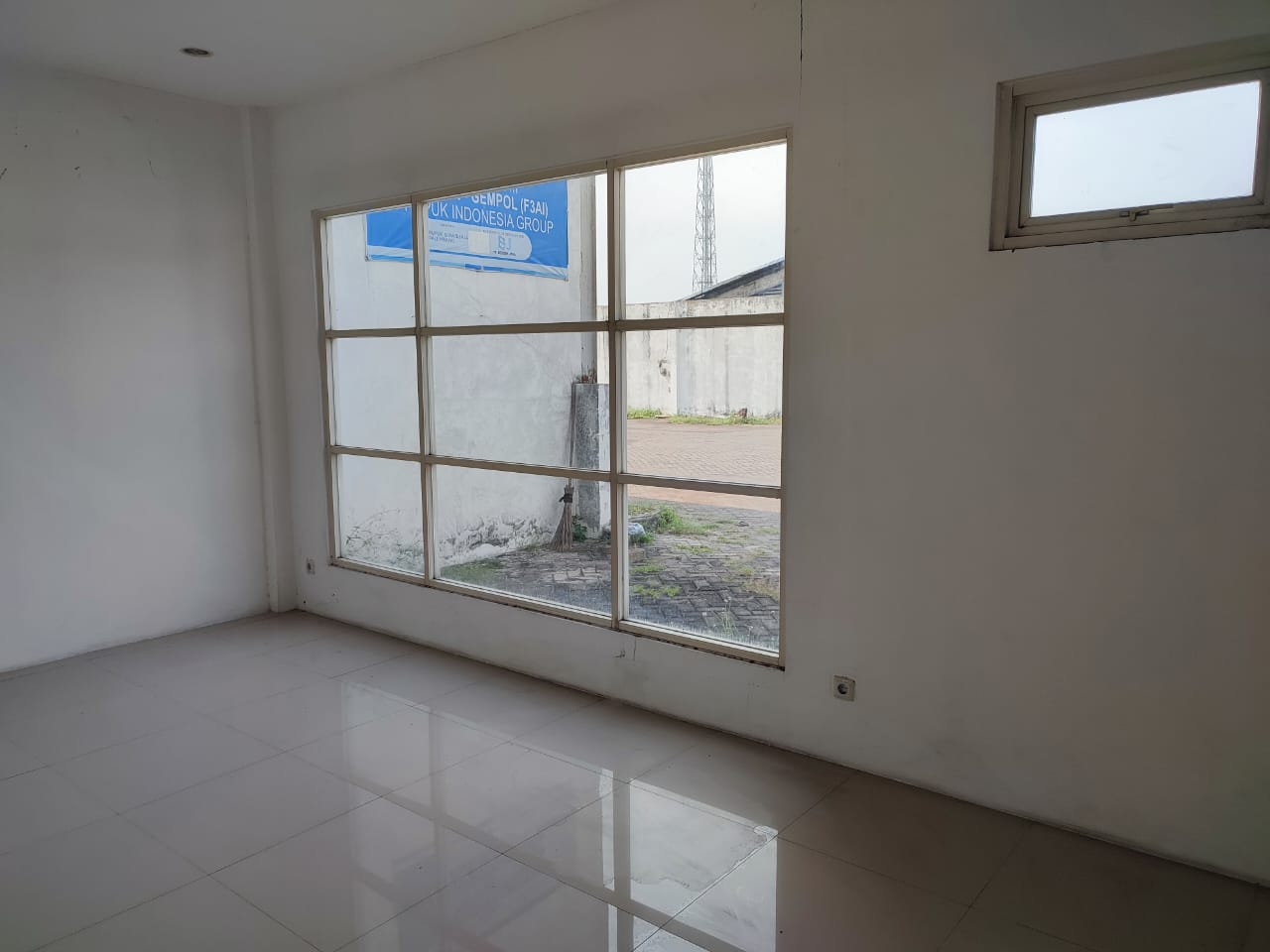 Disewakan Gudang Strategis Lokasi Premium Jalan Raya Bypass Gempol Sidoarjo - Image 1