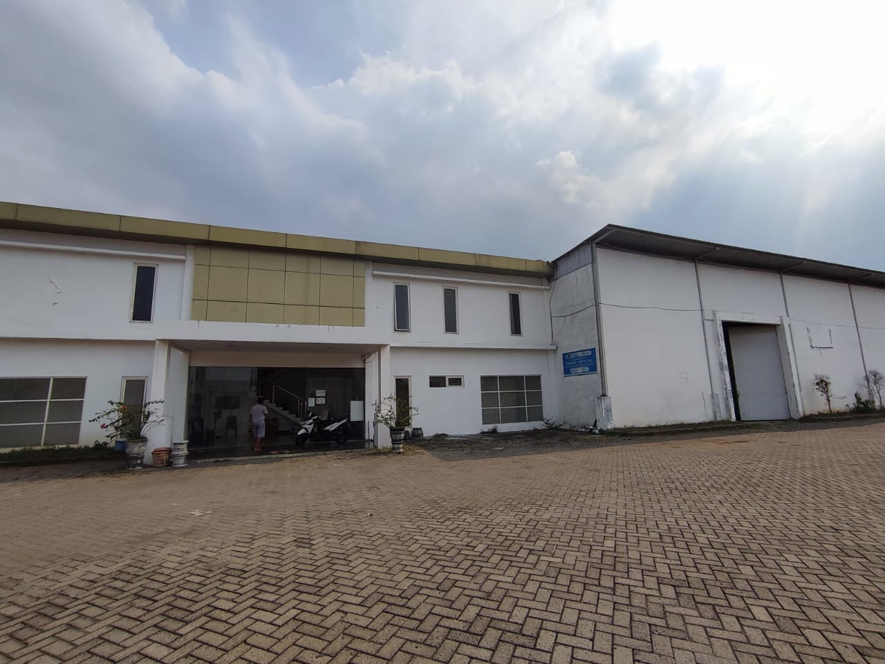 Disewakan Gudang Strategis Lokasi Premium Jalan Raya Bypass Gempol Sidoarjo - Thumbnail 4