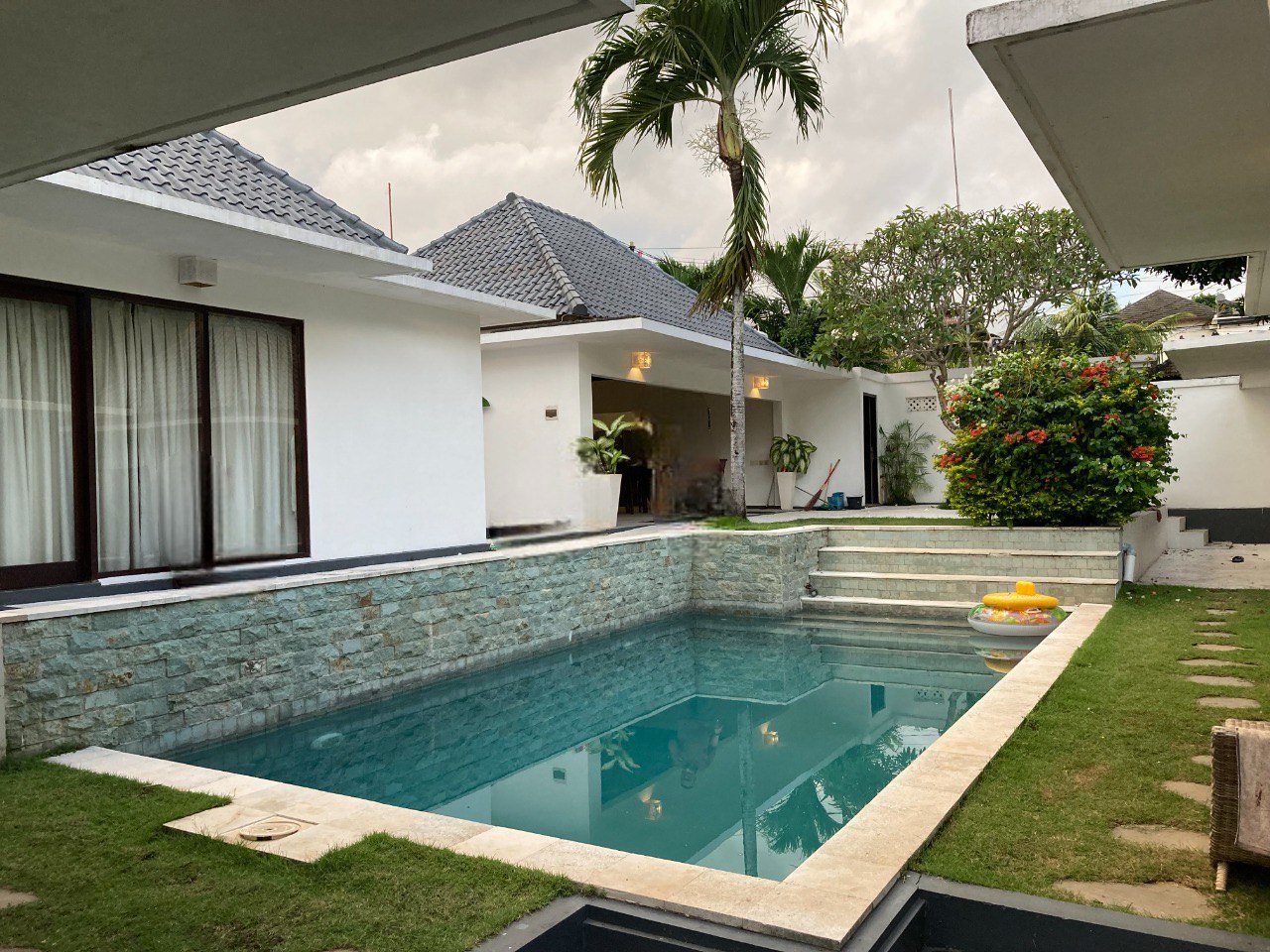 Vila Mewah Dijual Lelang Lokasi Strategis di Jimbaran Bali - Image 1