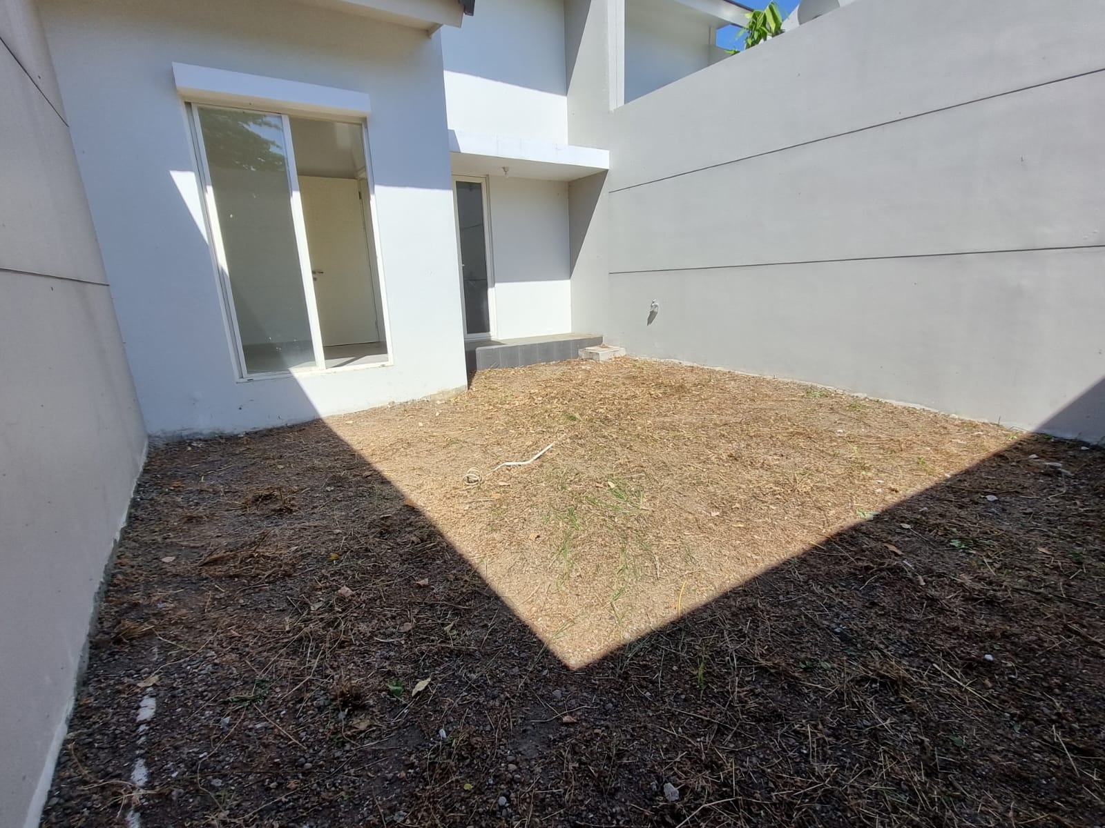 Jual Rumah Siap Huni Grand Harvest Cluster Belvoir Surabaya Barat - Thumbnail 3