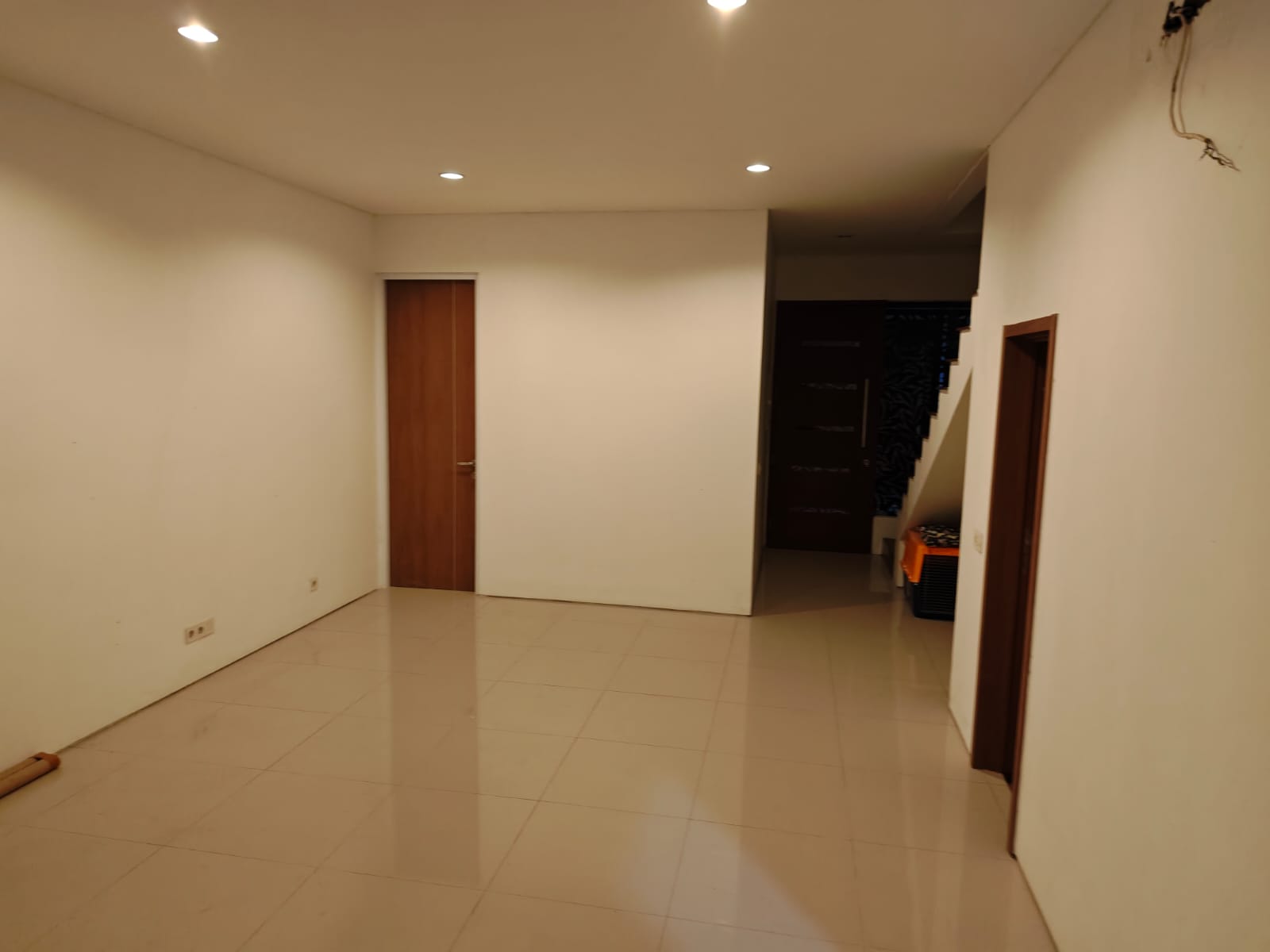 Disewakan Rumah 3 Lantai Siap Huni di Graha Natura Surabaya Barat - Thumbnail 2