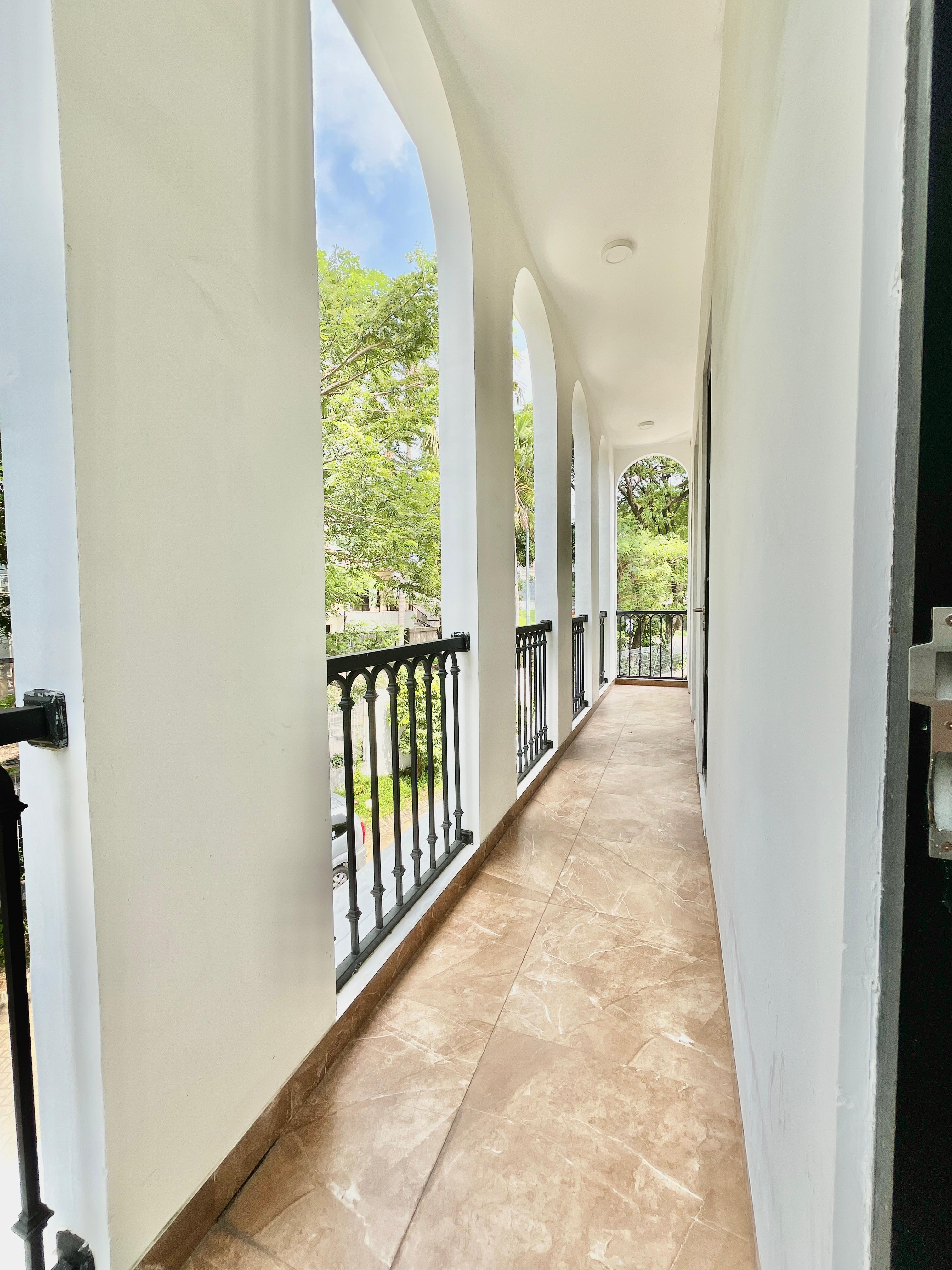 Dijual Rumah Mewah 2 Lantai Full Furnish di Citraland Taman Puspa Raya Surabaya - Thumbnail 2