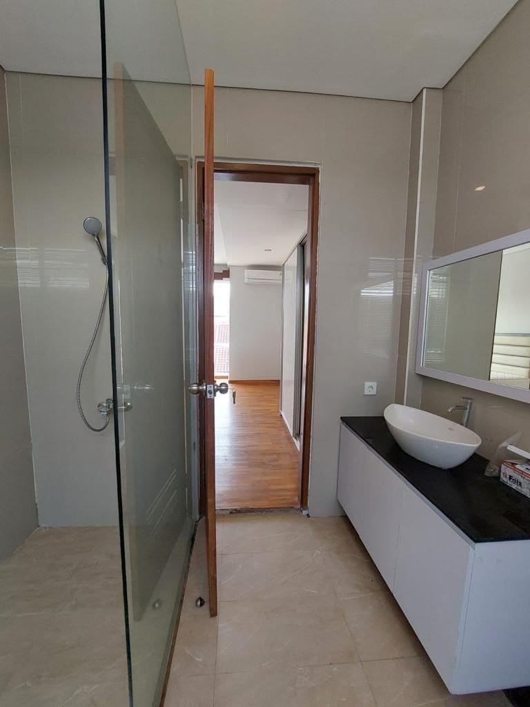 Jual Rumah 4 Lantai Full Furnished Nusa Dua Badung Bali Lokasi Strategis - Thumbnail 3