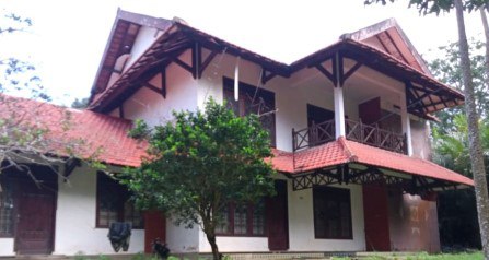 Jual Murah Lelang Rumah Lokasi Strategis Tanah Luas di Banyuwangi - Image 1