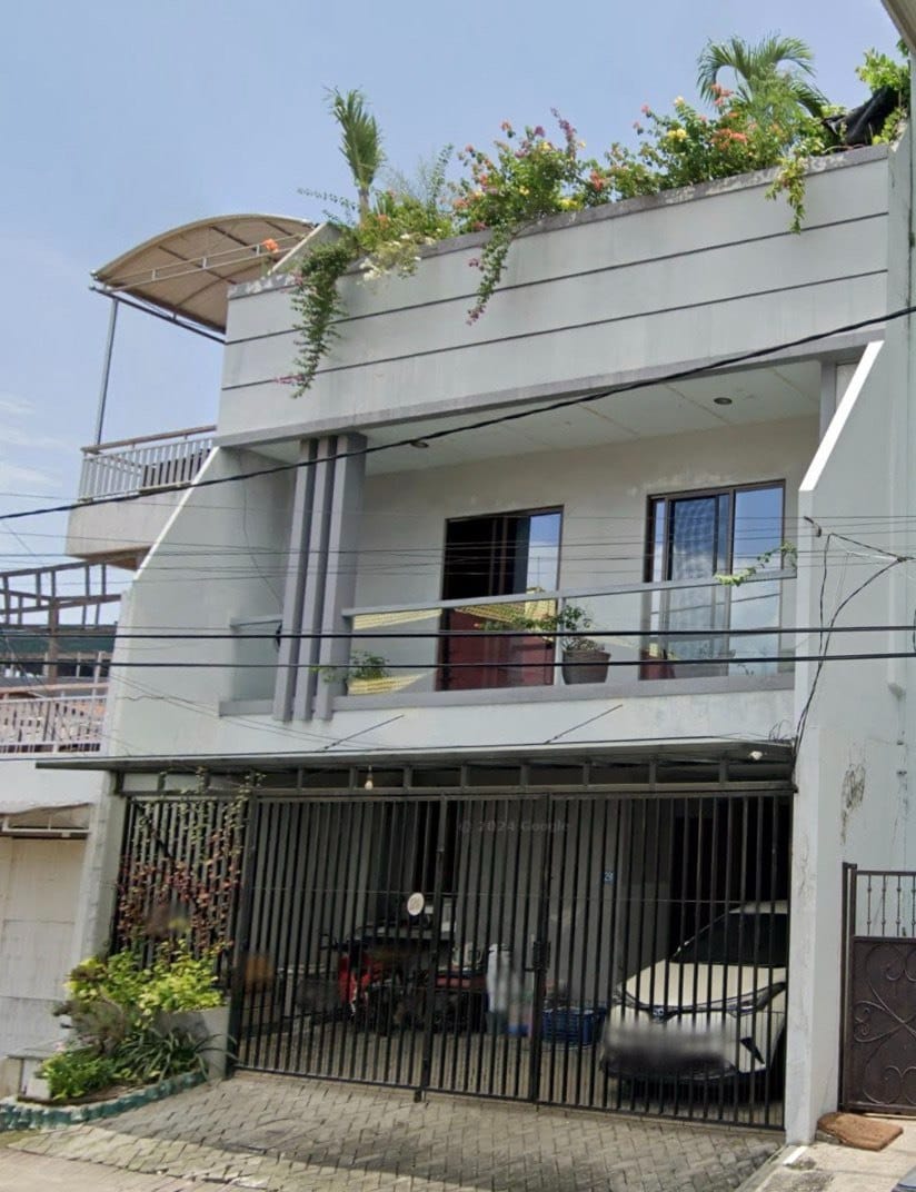 Jual Murah Lelang Rumah 2 Lantai Minimalis Lokasi Strategis di Surabaya Pusat - Image 1