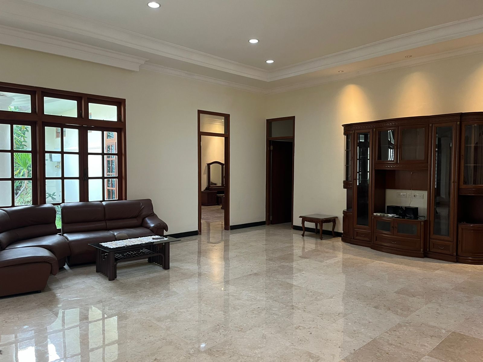 DIsewakan Rumah Mewah Furnished Siap Huni di Putat Indah Timur Surabaya Barat - Thumbnail 3