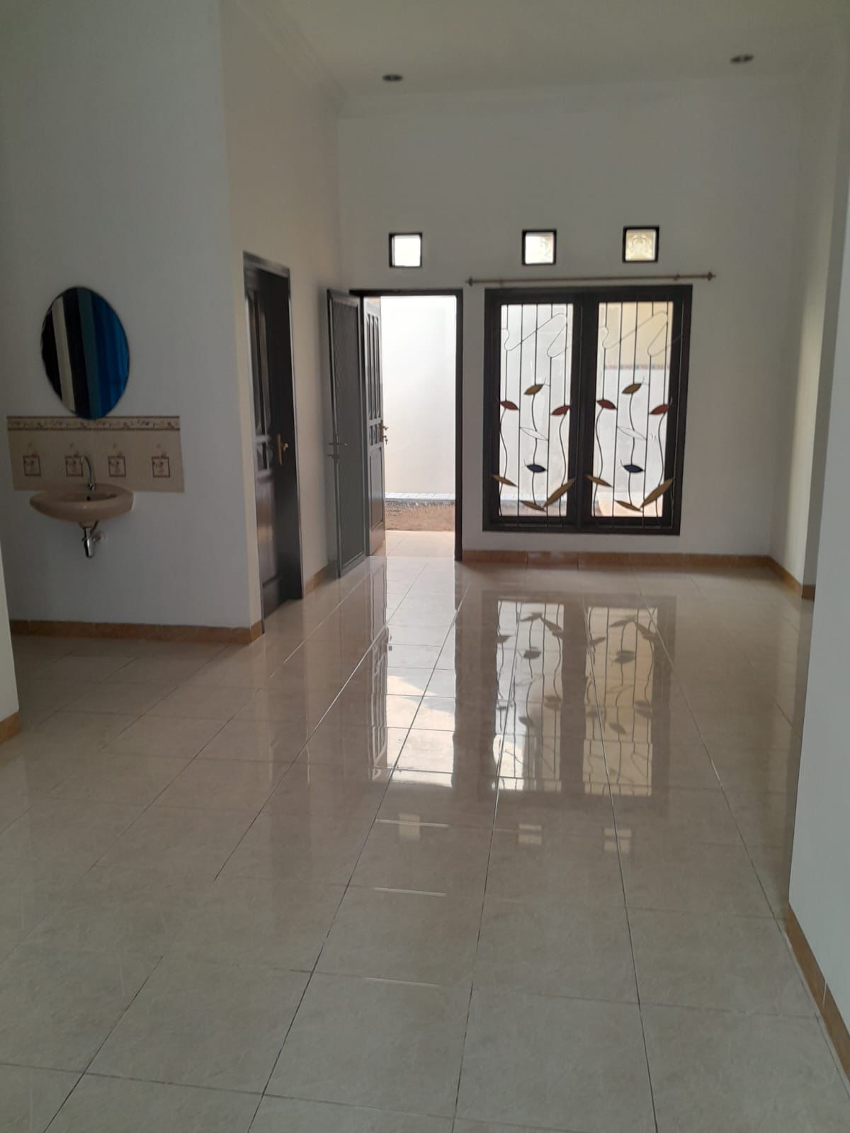 Disewakan Rumah Nyaman dan Strategis di Graha Sampurna Surabaya Barat - Thumbnail 2