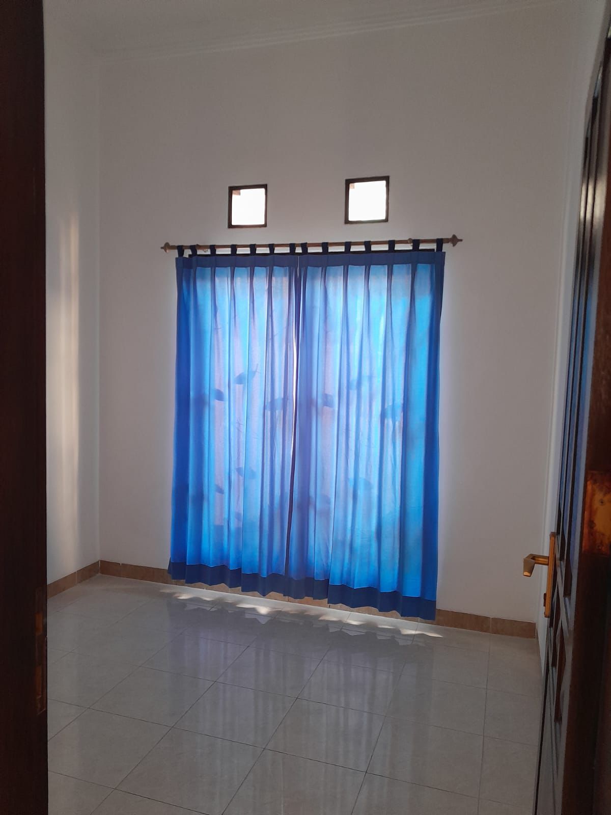 Disewakan Rumah Nyaman dan Strategis di Graha Sampurna Surabaya Barat - Thumbnail 4