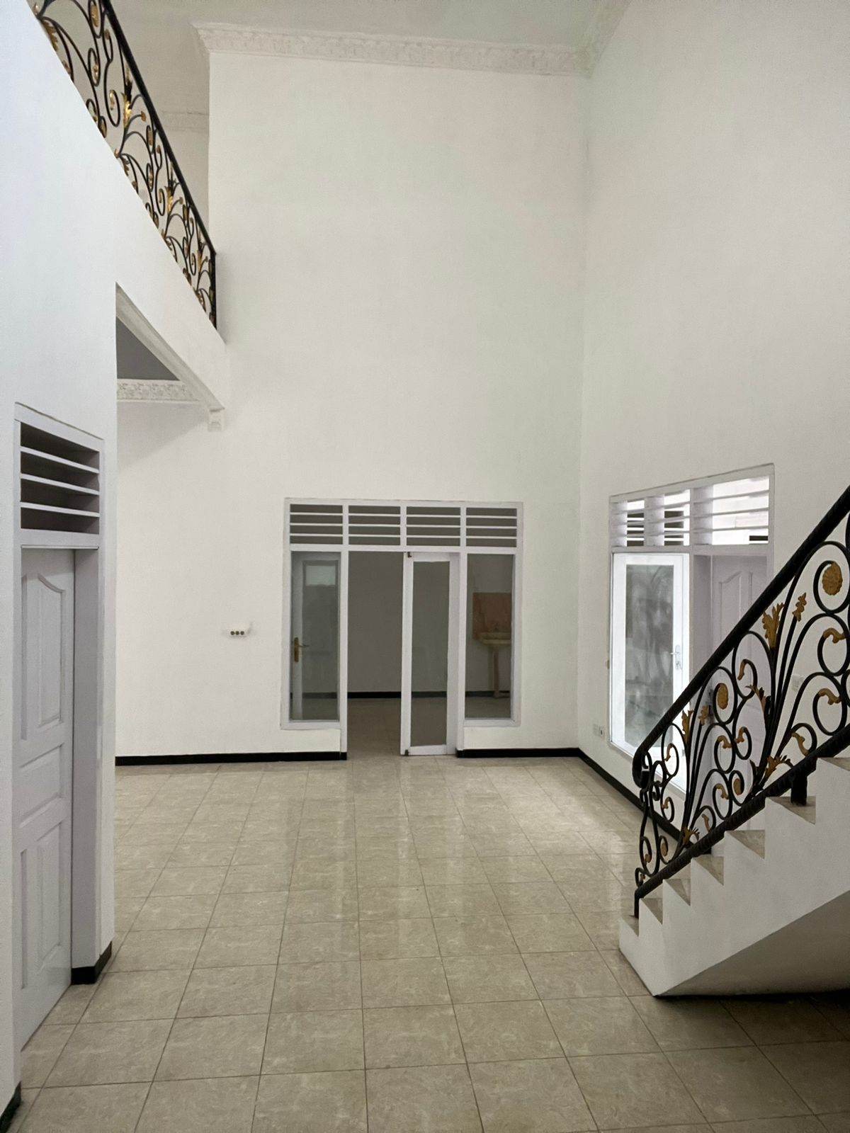 Jual/Sewa Rumah Terawat 2 Lantai Pucang Lokasi Strategis Surabaya Timur - Thumbnail 4