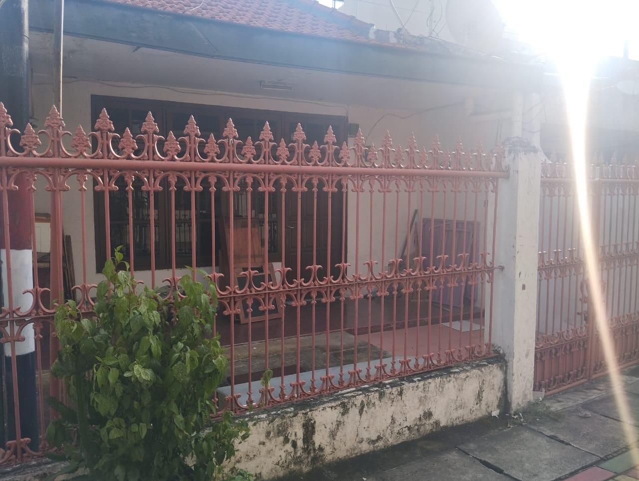 Disewakan Rumah Furnished Strategis Siap Huni Harga Nego di Kedung Rukem Surabaya Pusat - Thumbnail 2