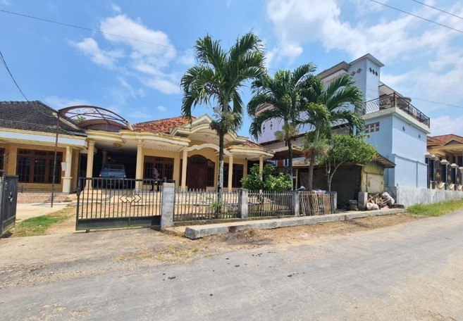 Jual Lelang Rumah Nyaman Cocok Untuk Investasi di Klampis Bangkalan - Image 1