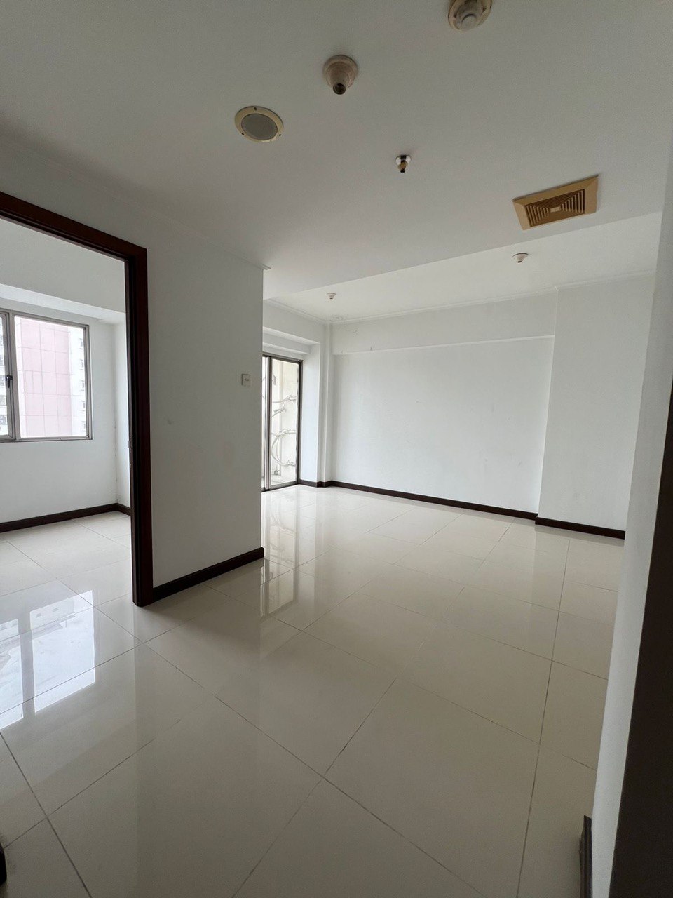 Dijual Apartemen View Kolam Siap Huni Lokasi Strategis di Waterplace Tower B Surabaya Barat - Thumbnail 3