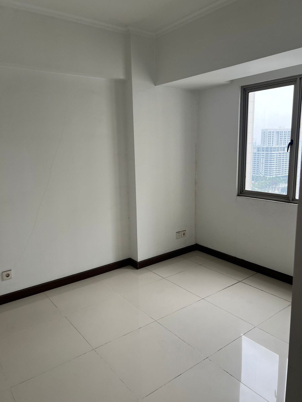 Dijual Apartemen View Kolam Siap Huni Lokasi Strategis di Waterplace Tower B Surabaya Barat - Thumbnail 2