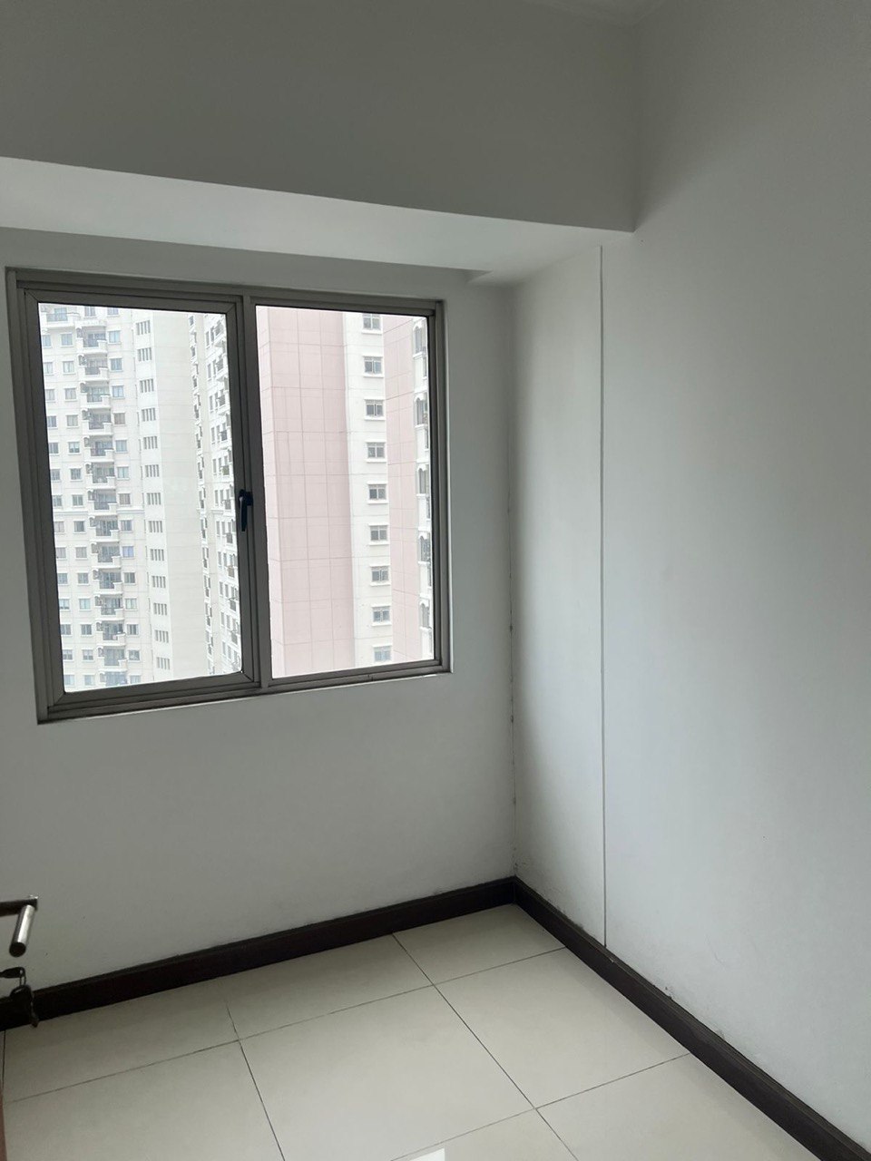 Dijual Apartemen View Kolam Siap Huni Lokasi Strategis di Waterplace Tower B Surabaya Barat - Image 1