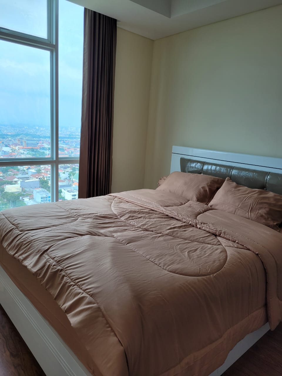 Disewakan Apartemen 2 Bedroom Grand Sungkono Lagoon di Surabaya Barat - Image 1