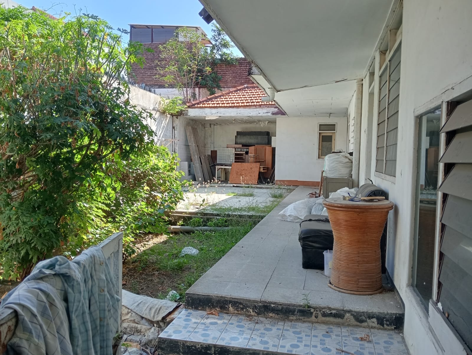 Dijual Rumah Luas di Kupang Indah Surabaya Cocok untuk Hunian atau Investasi - Image 1