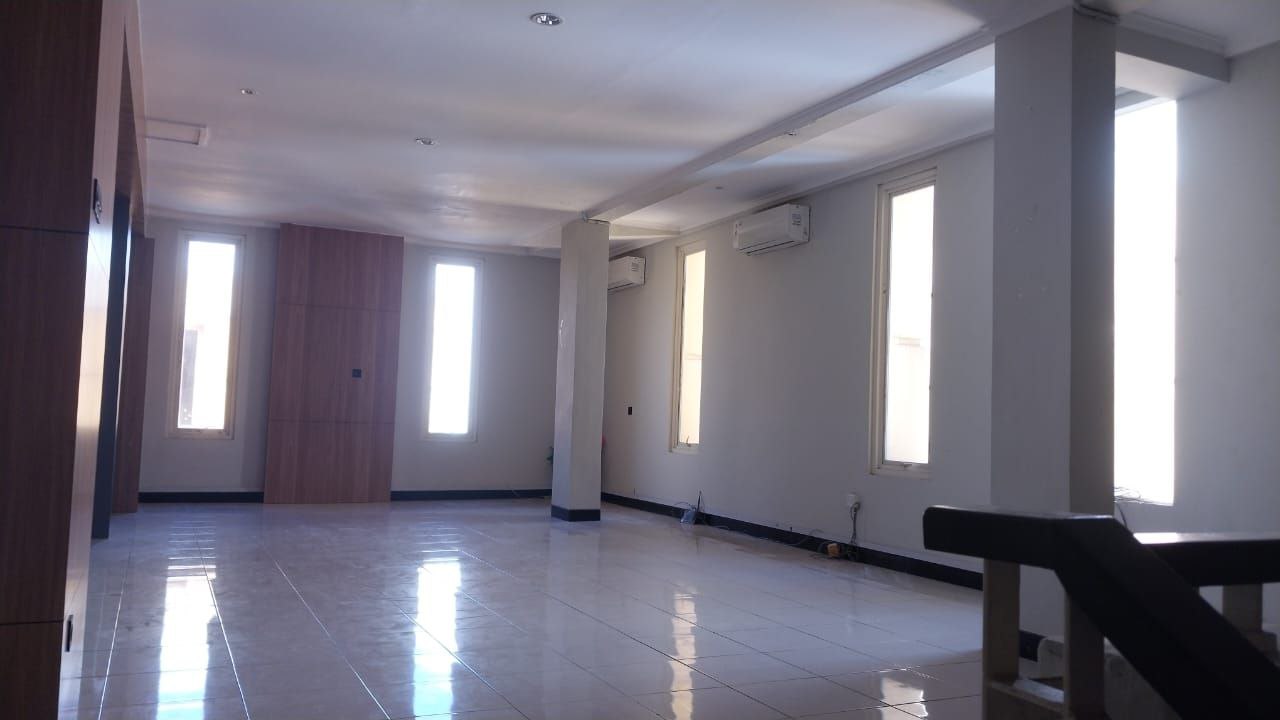 Disewakan/Dijual Ruko Strategis Este Square Merr Soekarno Surabaya Timur - Thumbnail 4