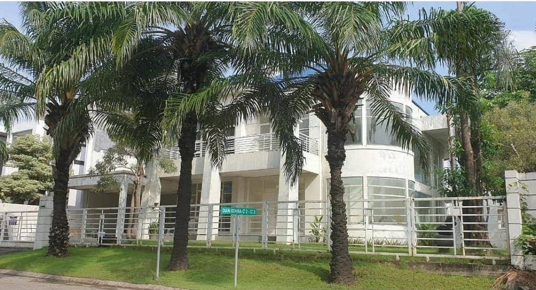 Rumah Hook Mewah Dijual di Dian Istana Park Avenue 5 Kamar Tidur - Image 1
