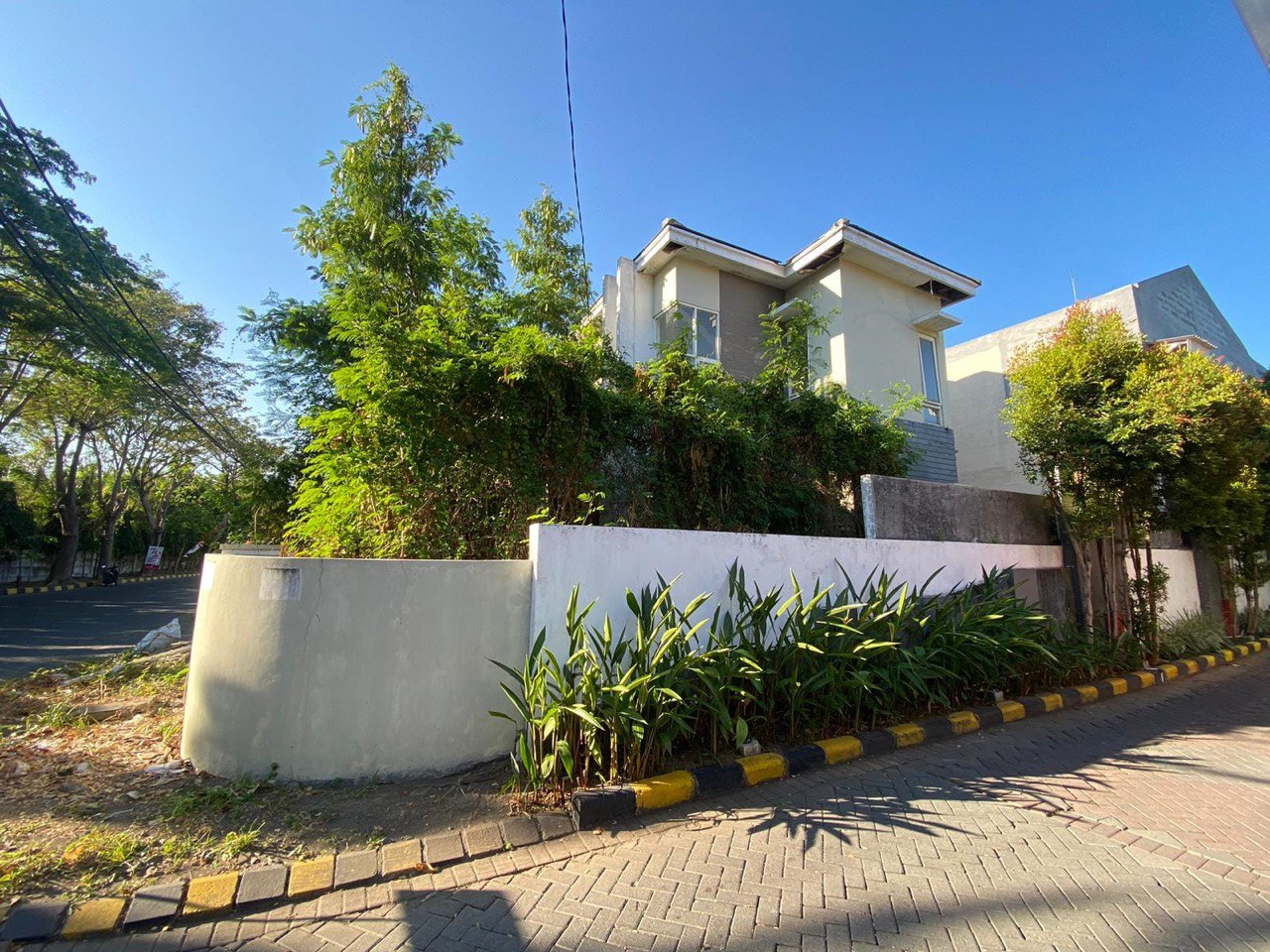 Dijual Lelang Rumah Hook Lokasi Strategis di Semanggi Mangrove Surabaya Timur - Image 1