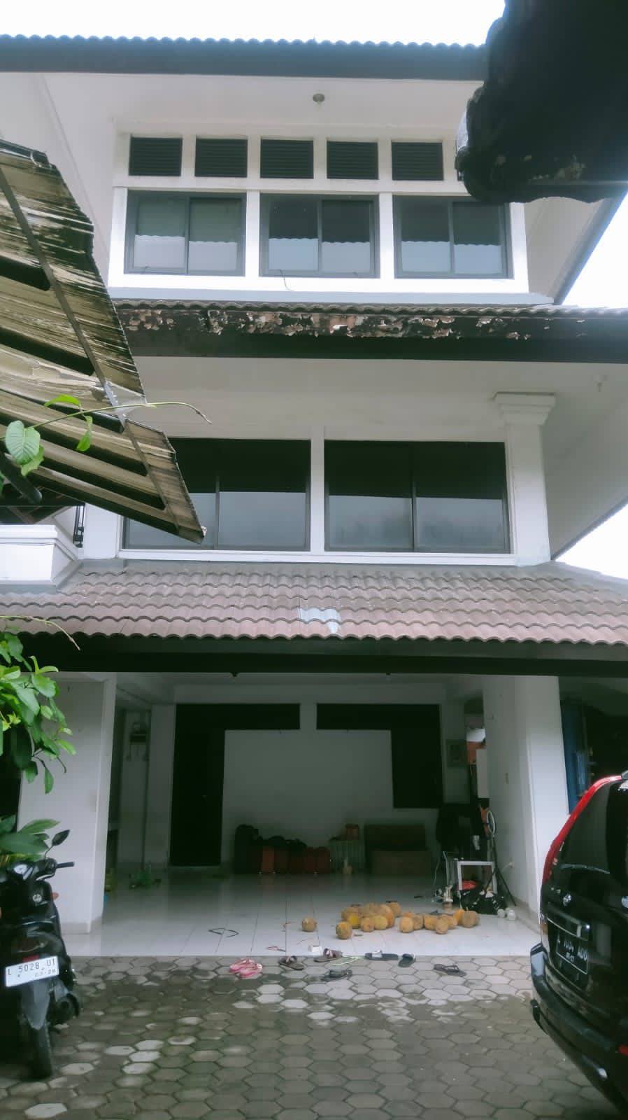 Jual Rumah Mewah 3 Lantai Nol Jalan Kupang Baru Surabaya Barat - Image 1