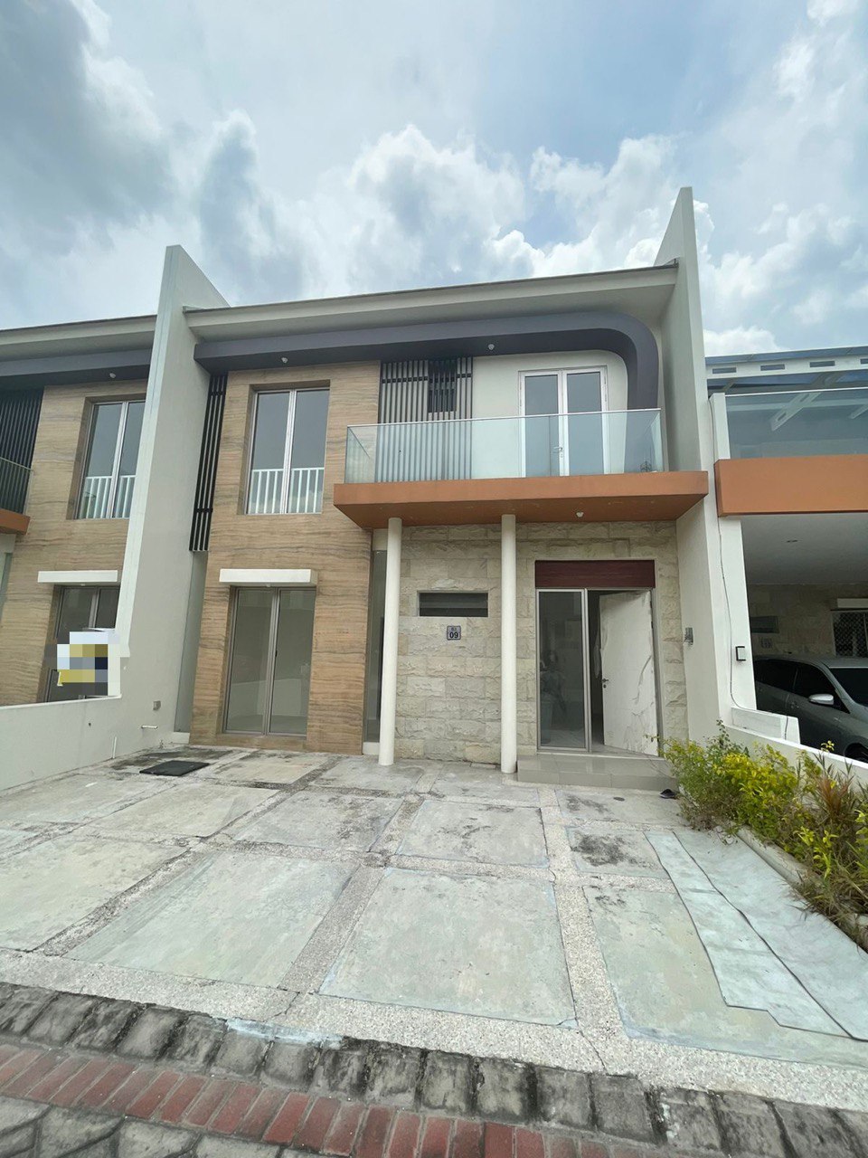 Dijual Rugi Rumah 2 Lantai Siap Huni Lokasi Strategis di Garberra Greenland Gresik - Image 1