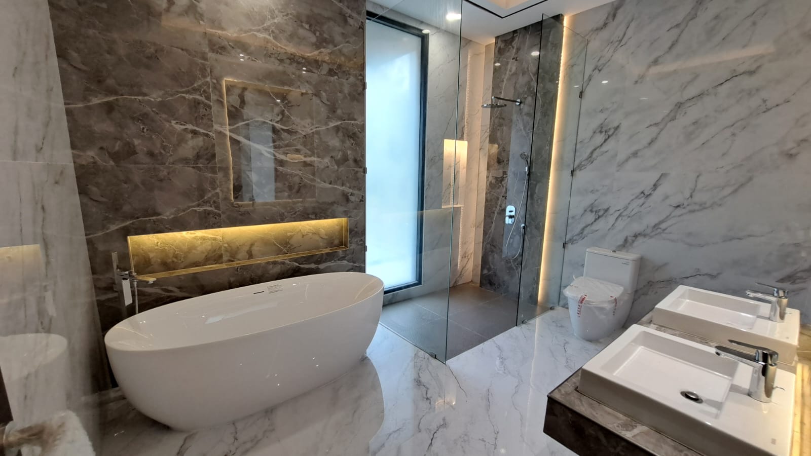 Dijual Rumah Baru Minimalis Tropis Waterfront Citraland Surabaya Barat - Thumbnail 2