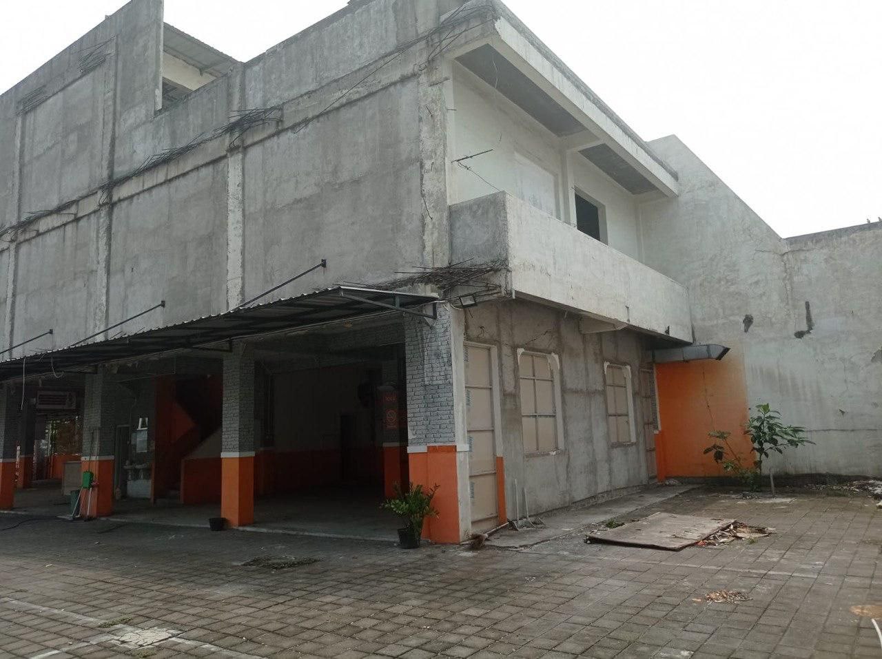 Sewakan Rumah Usaha Cocok Untuk F&B/Carwash Raya Kusuma Bangsa Gresik - Thumbnail 3