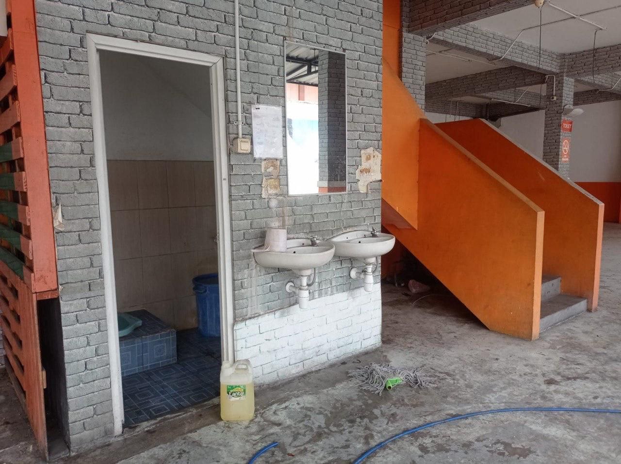 Sewakan Rumah Usaha Cocok Untuk F&B/Carwash Raya Kusuma Bangsa Gresik - Thumbnail 4