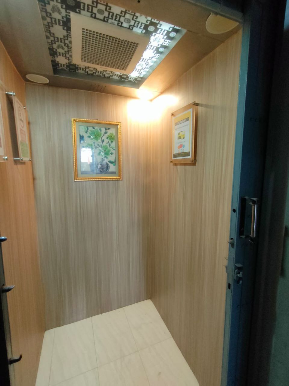 Dijual Cepat 2 Ruko 4 Lantai Full Furnished dan Siap Bisnis di Tengah Kota Surabaya - Thumbnail 2