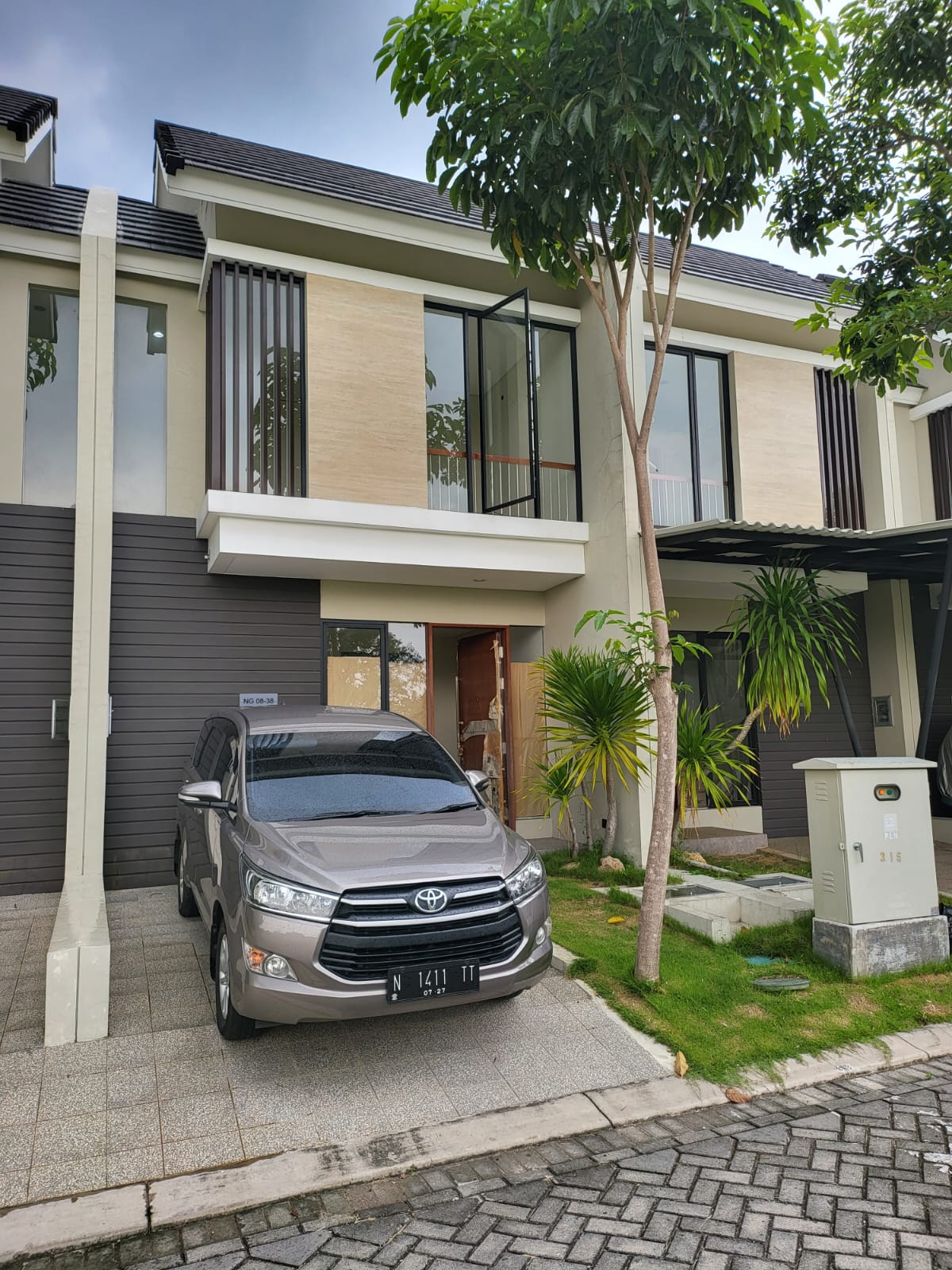Dijual Rumah 2 Lantai Strategis di Northwest Lake Citraland Surabaya - Image 1