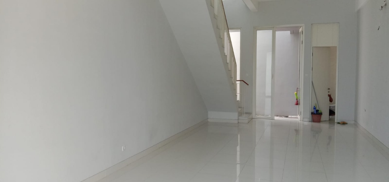 Disewakan Ruko Strategis di Main Street Victoria Grand Pakuwon Surabaya Barat - Thumbnail 2