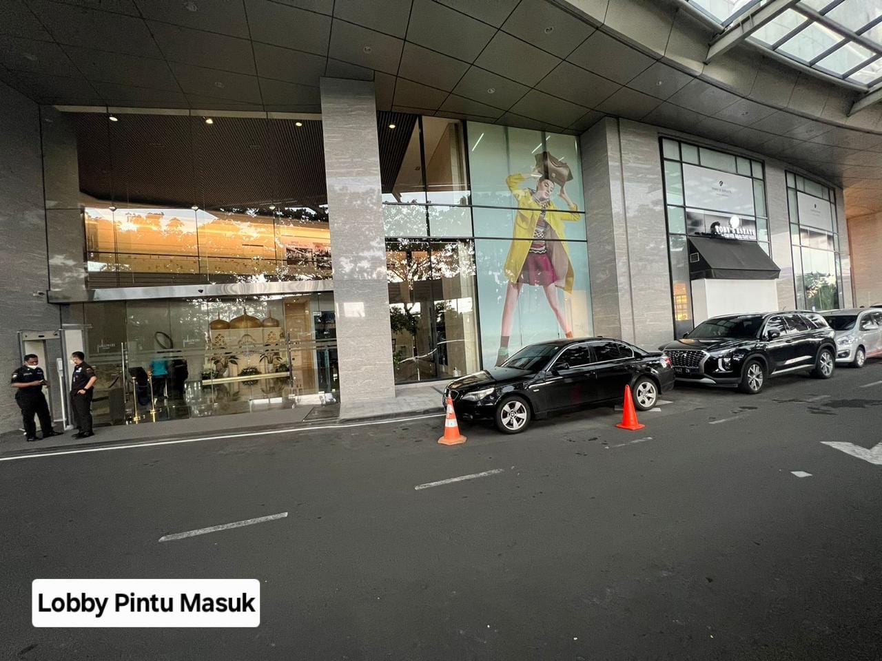 Dijual Office Unit Mewah Full Furnished Siap Pakai di Pakuwon Center Surabaya - Image 1