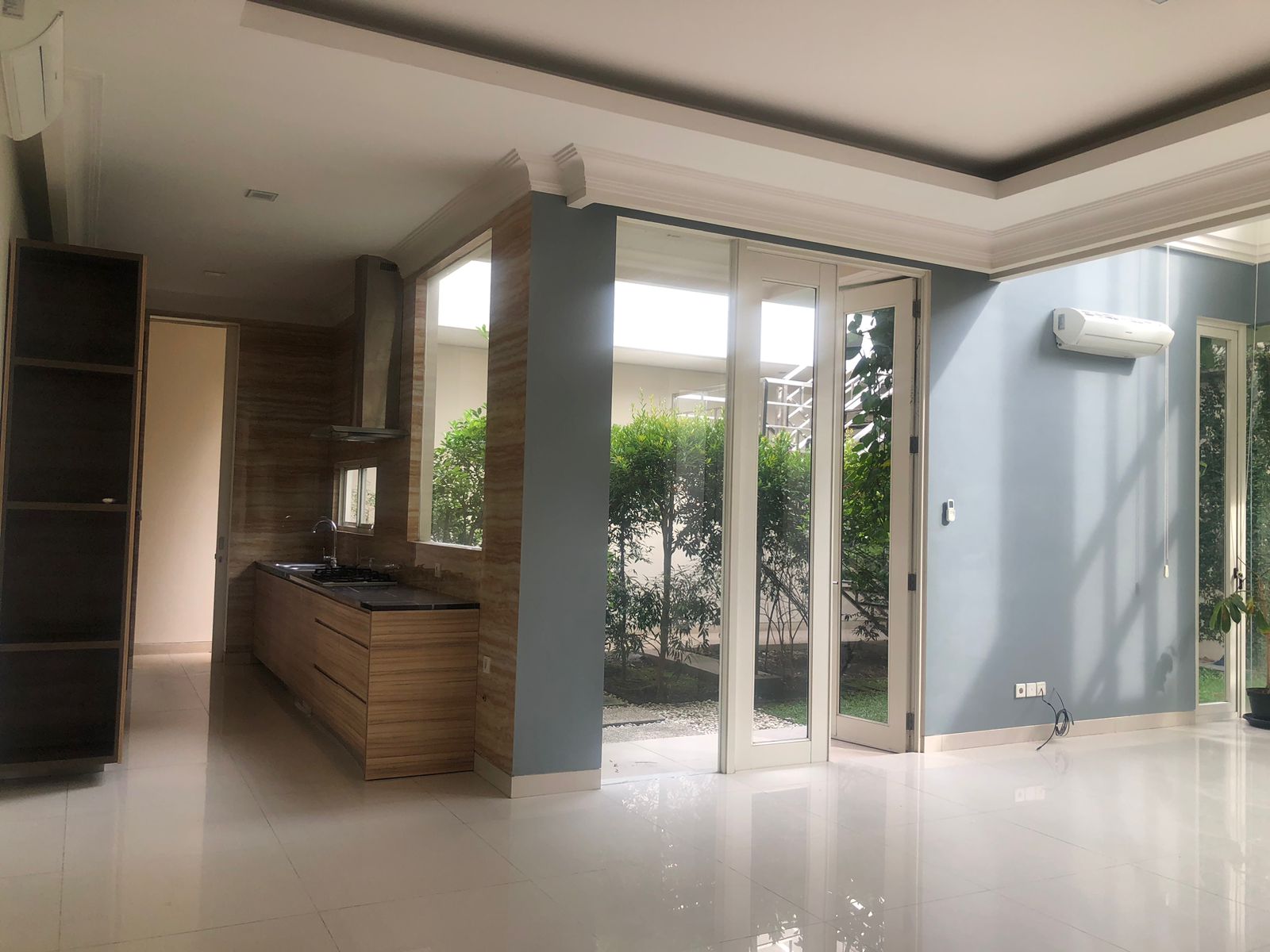 Disewakan Rumah Mewah Siap Huni di The Ritz Grand Golf Surabaya - Image 1