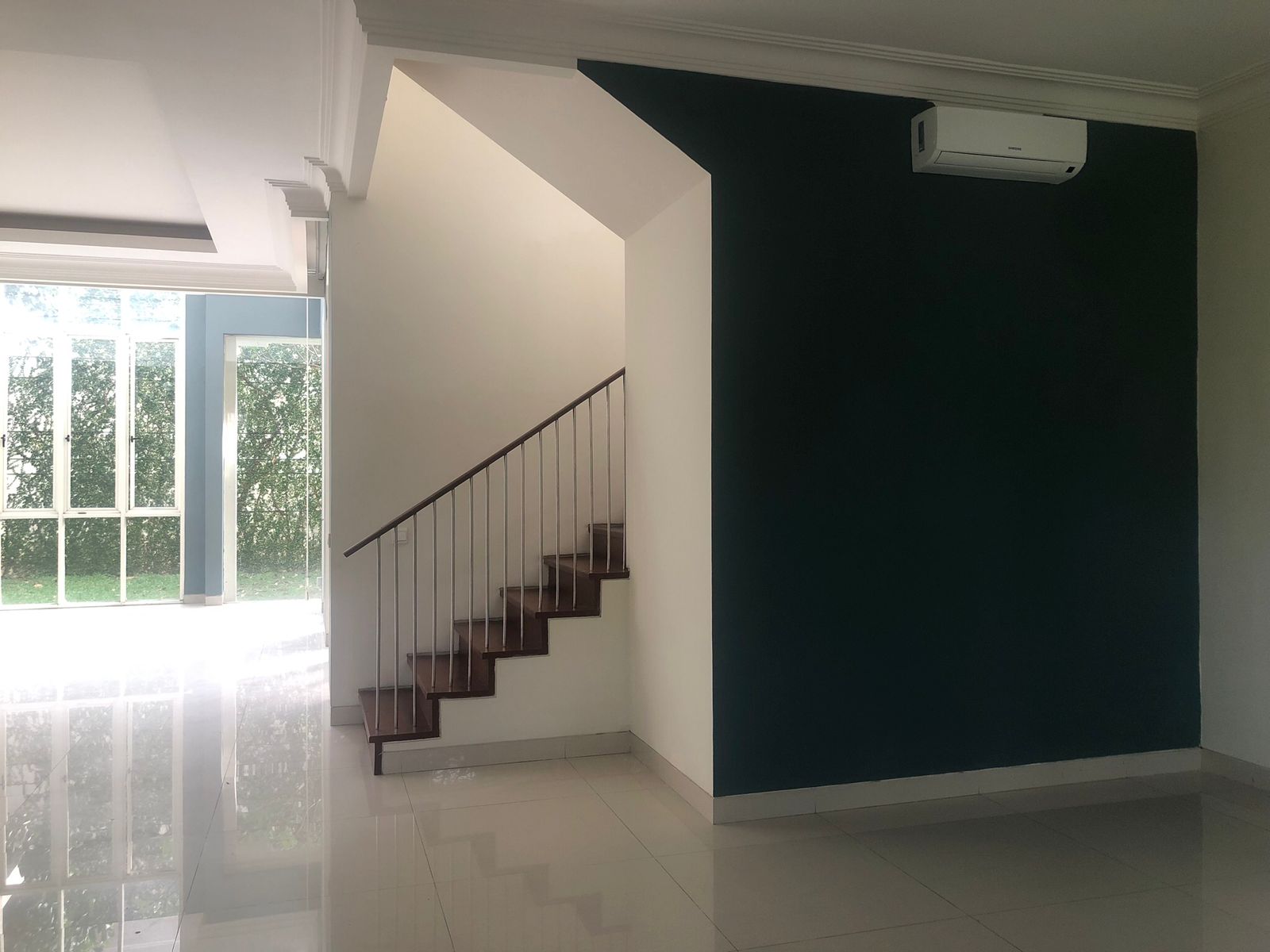 Disewakan Rumah Mewah Siap Huni di The Ritz Grand Golf Surabaya - Thumbnail 3