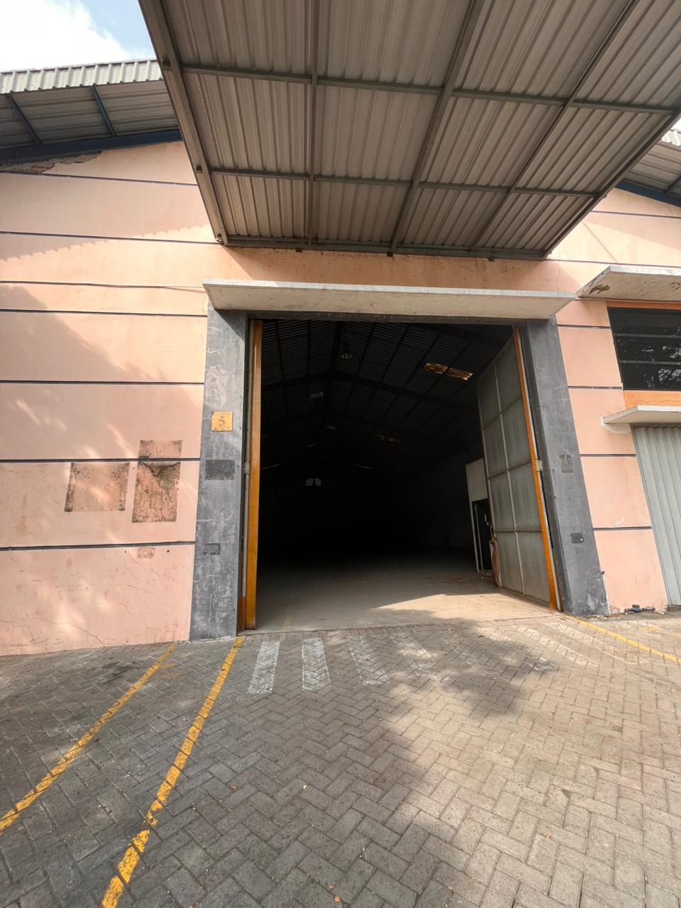 Disewakan Gudang Siap Pakai di Kawasan Industri Manyar Gresik - Image 1