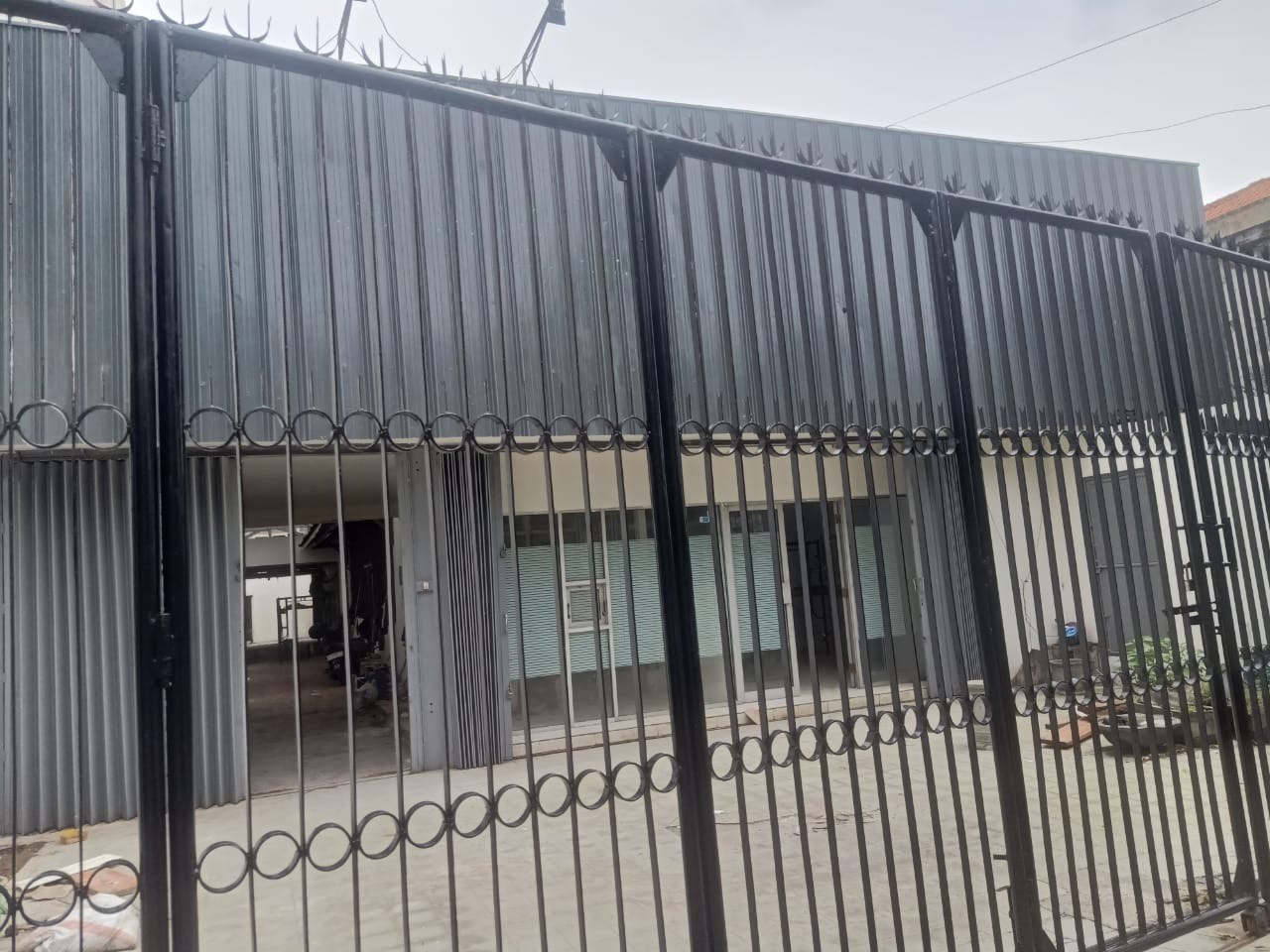 Dijual/Disewakan Rumah Mewah Investasi & Hunian Premium di Kranggan Surabaya Pusat - Image 1