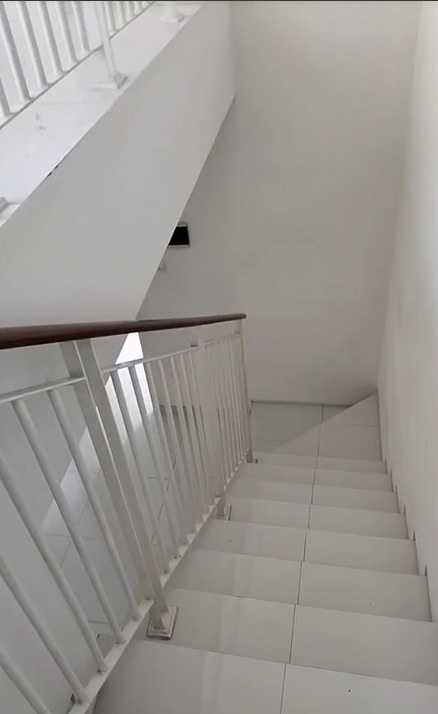 Dijual Rumah Modern 2 Lantai di Zimbali Costa Pakuwon City Surabaya Timur - Thumbnail 2