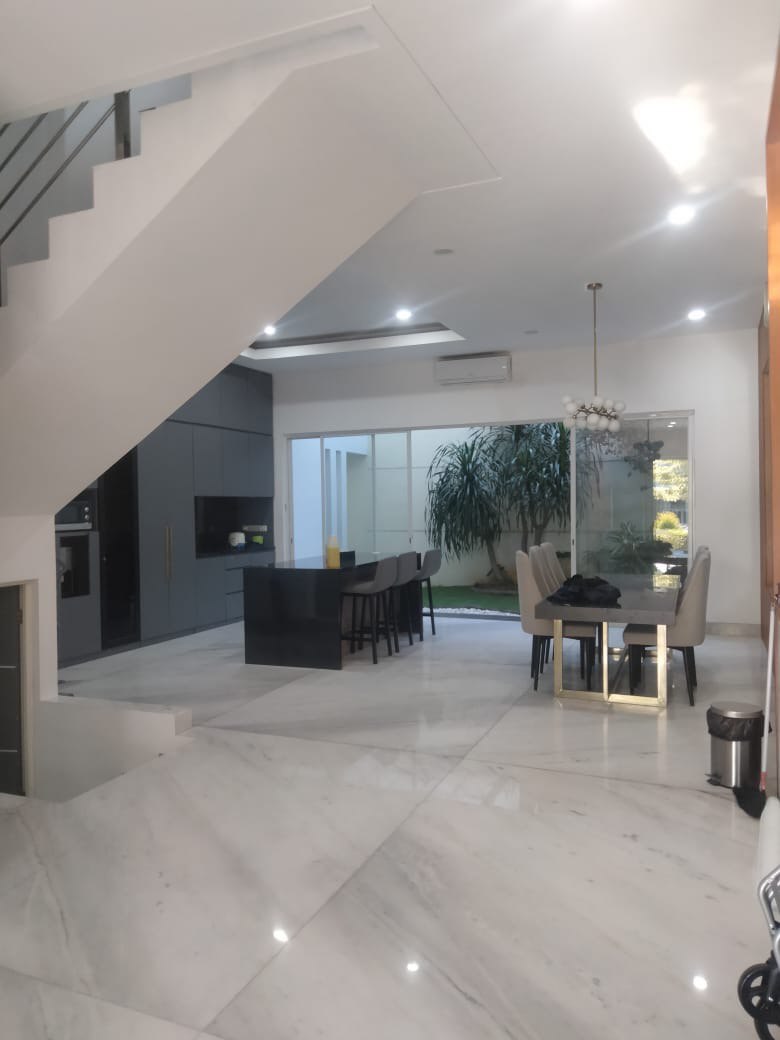 Dijual Cepat Rumah Mewah 2,5 Lantai di East Emerald Mansion Citraland Surabaya Barat - Thumbnail 4