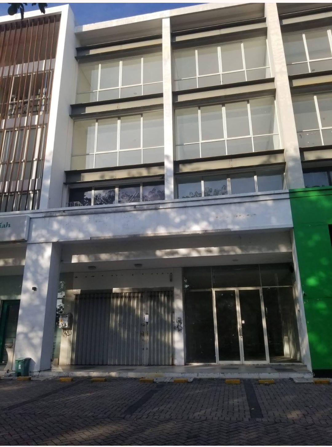 Disewakan Ruko Lokasi Strategis di IR. Soekarno (MERR) Surabaya Timur - Image 1