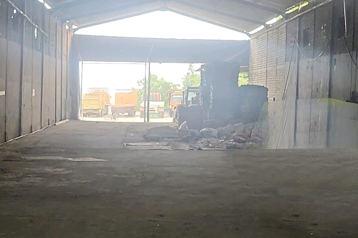 Jual Murah Lelang Gudang Luas Raya Sempit Kedamean Lokasi Strategis di Gresik - Thumbnail 2