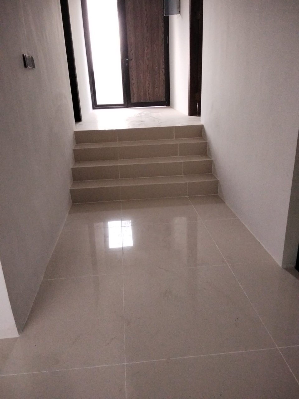 Dijual Rumah Mewah 3,5 Lantai di Grand Pakuwon North Victoria Surabaya Barat - Thumbnail 4