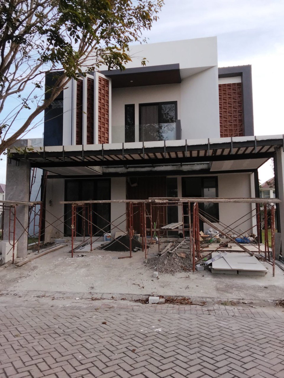 Dijual Rumah Mewah 3,5 Lantai di Grand Pakuwon North Victoria Surabaya Barat - Thumbnail 2