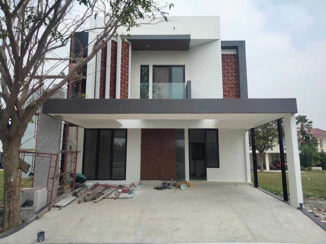 Dijual Rumah Mewah 3,5 Lantai di Grand Pakuwon North Victoria Surabaya Barat - Image 1