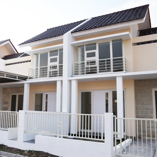 Dijual Rumah Baru Modern Strategis di Green Lake Surabaya Timur - Image 1