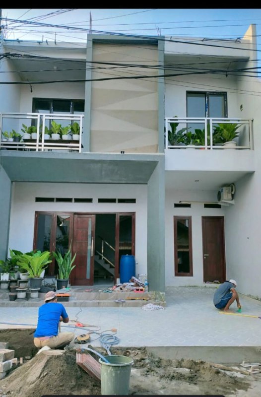 Dijual Rumah 2 Lantai Bangunan Modern Lokasi Strategis di Kebonsari Surabaya Selatan - Image 1