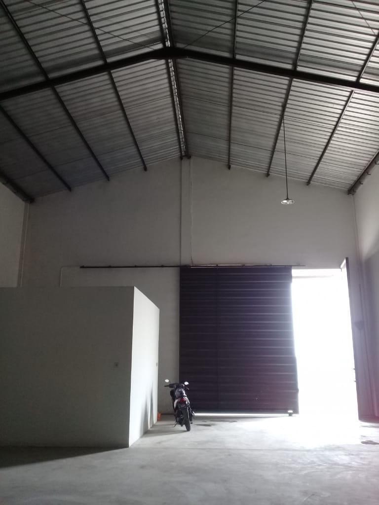 Dijual Atau Disewakan Gudang Eksklusif di Komplek Pergudangan Prambanan Bizland Gresik - Image 1